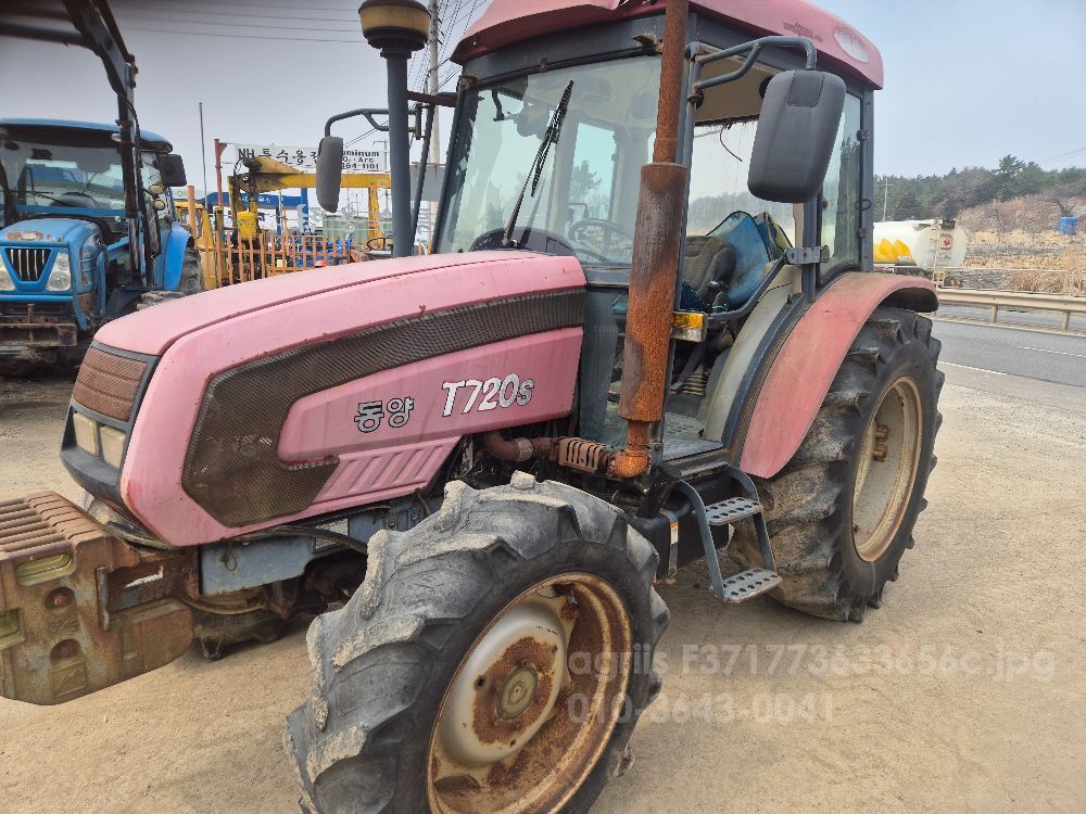 TYM Tractor T720 (72hp)