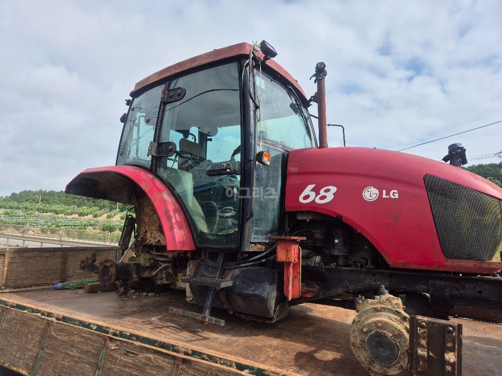 LS Tractor LT680 (68hp)