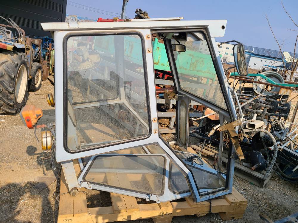 대동 트랙터 L3503 (35마력) 뒤우측면