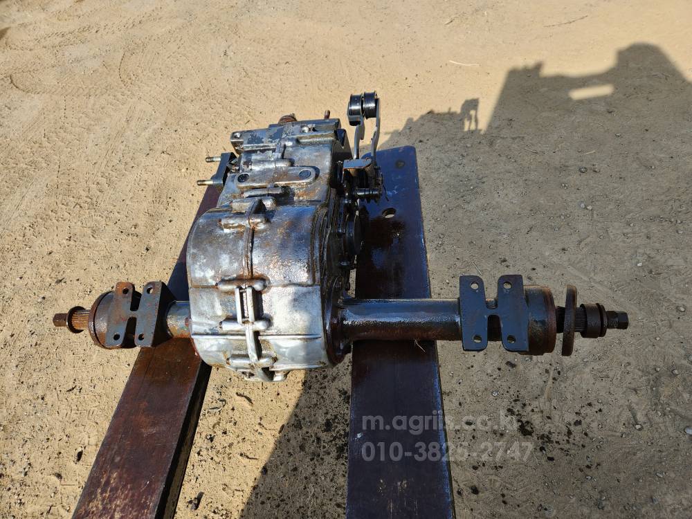 TYM Combine Harvester C805G (5Rows) 뒤우측면