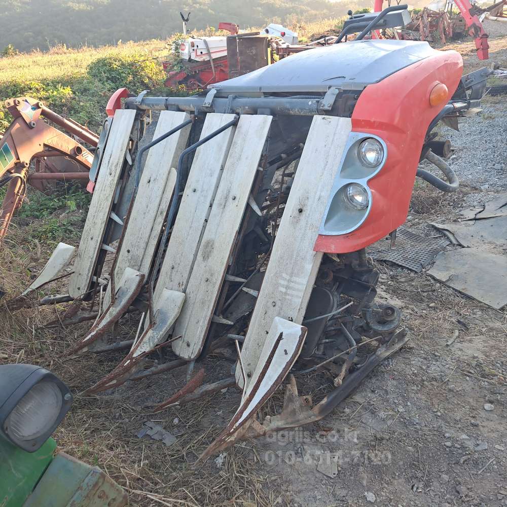 Daedong Combine Harvester DXM85G (5Rows)