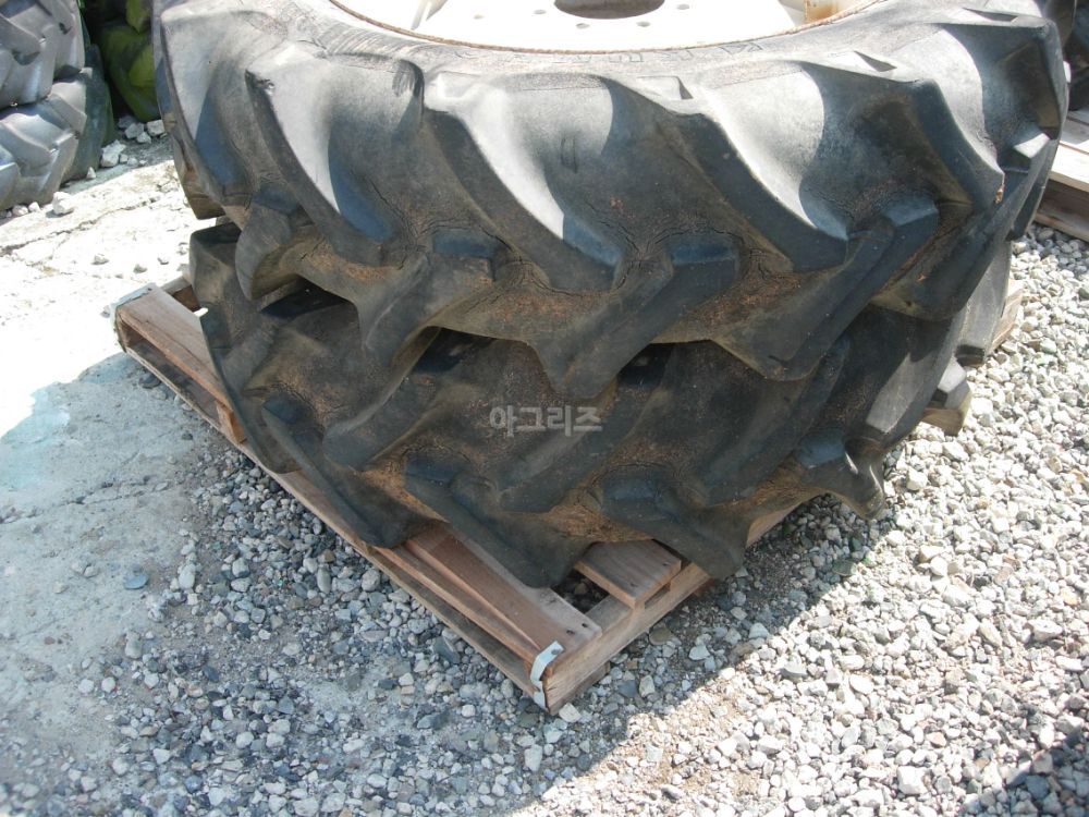 LS 트랙터 LT412D (41마력) 뒤타이어,휠(12.4-28) 사진2