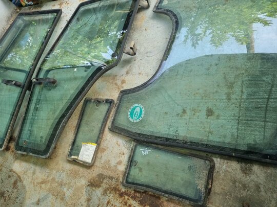 국제 트랙터 4805 (48마력) 문짝.유리