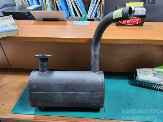TYM Tractor T300 T350 T390 T430 T280 T450  소음기 사진1