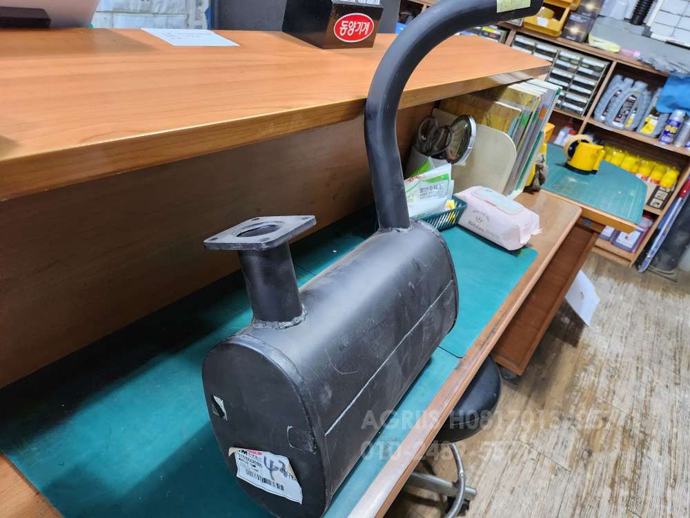 TYM Tractor T300 T350 T390 T430 T280 T450  소음기 사진2