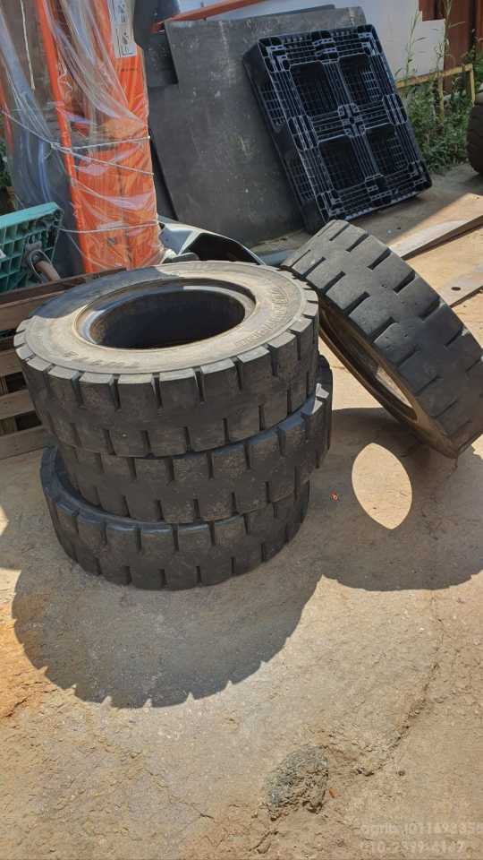  지게차 4.5톤 지게차타이어 앞좌측면