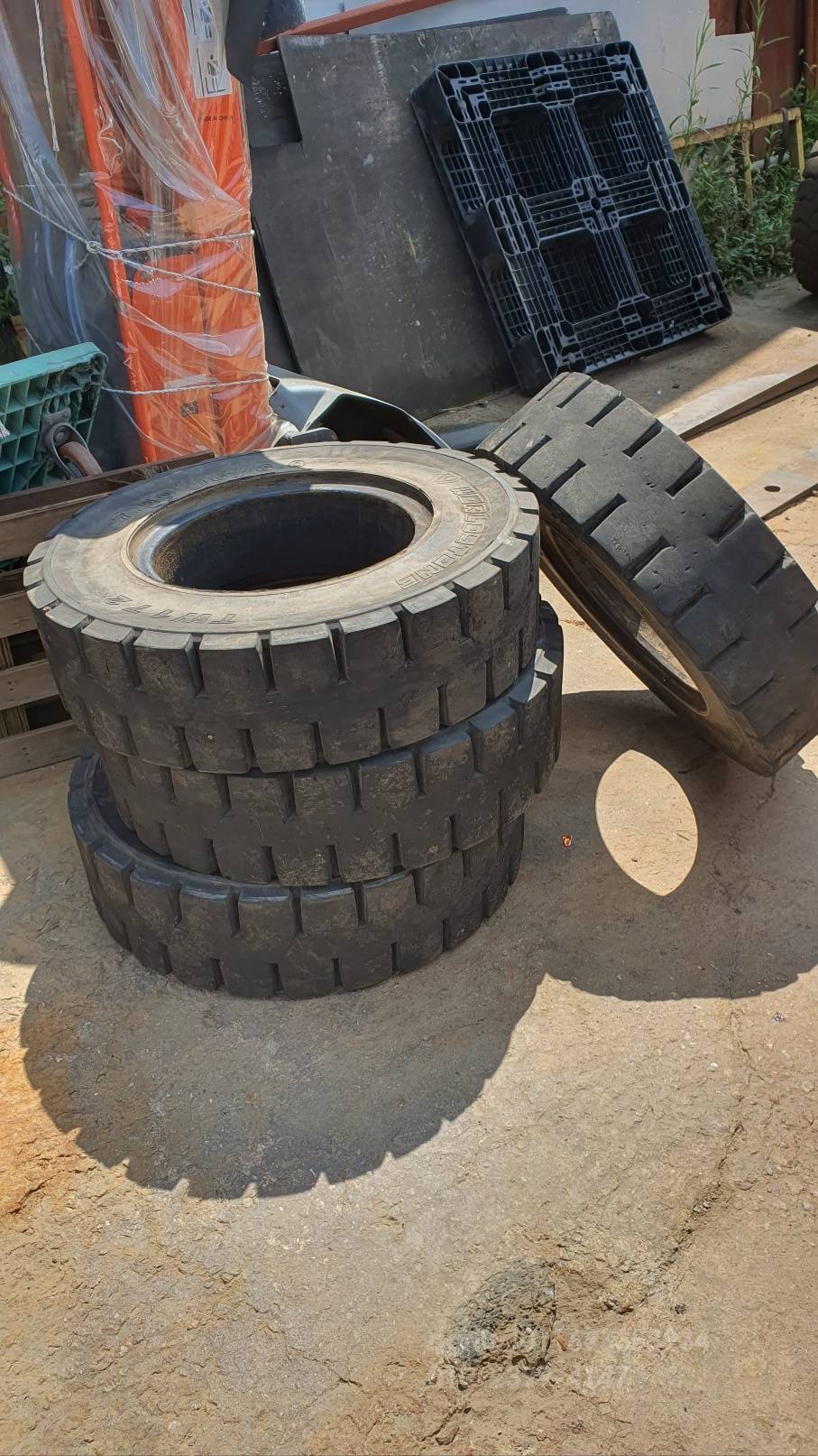  Forklift 4.5톤 지게차타이어 