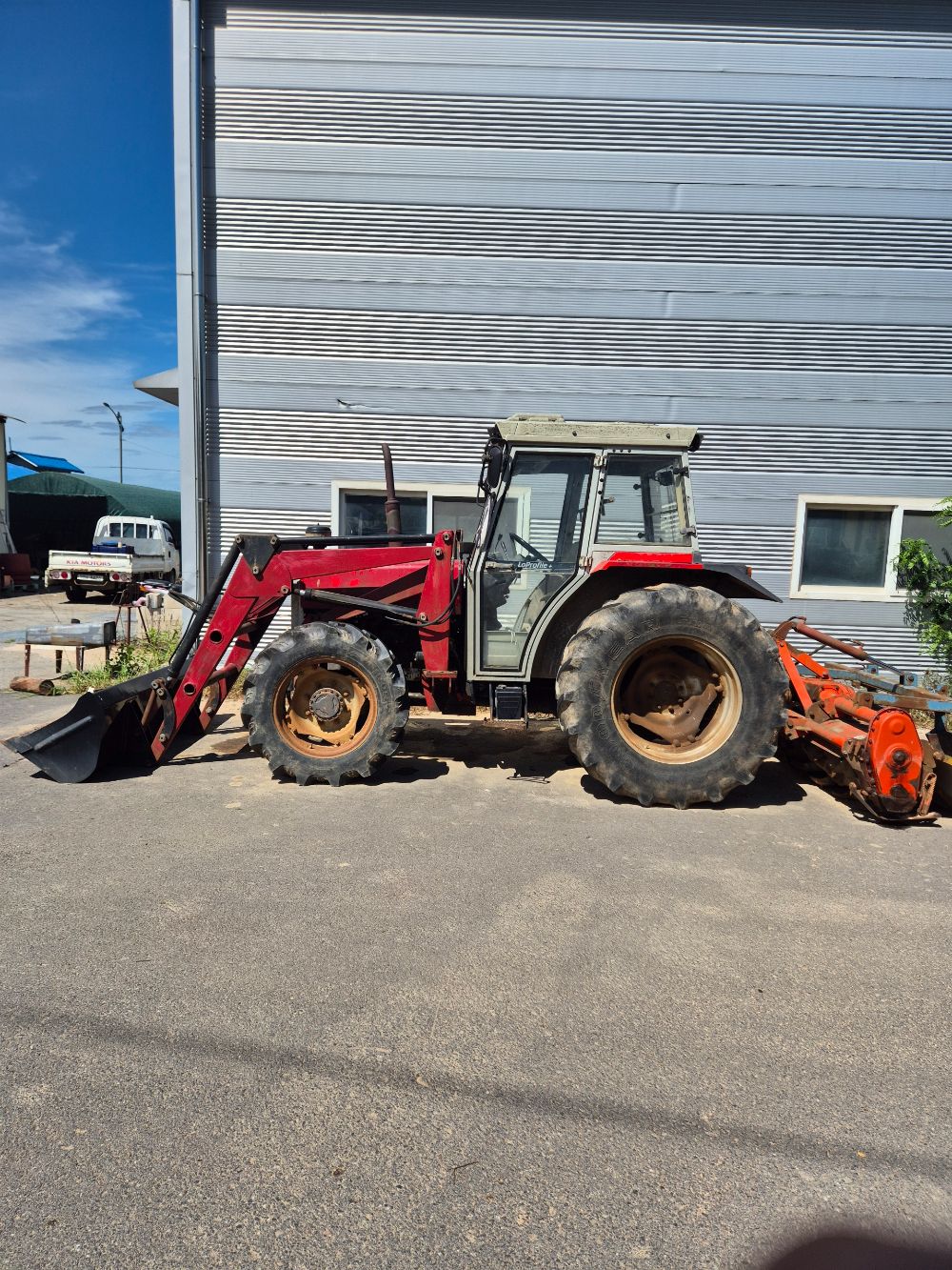 MF Tractor MF-362 (68hp)
