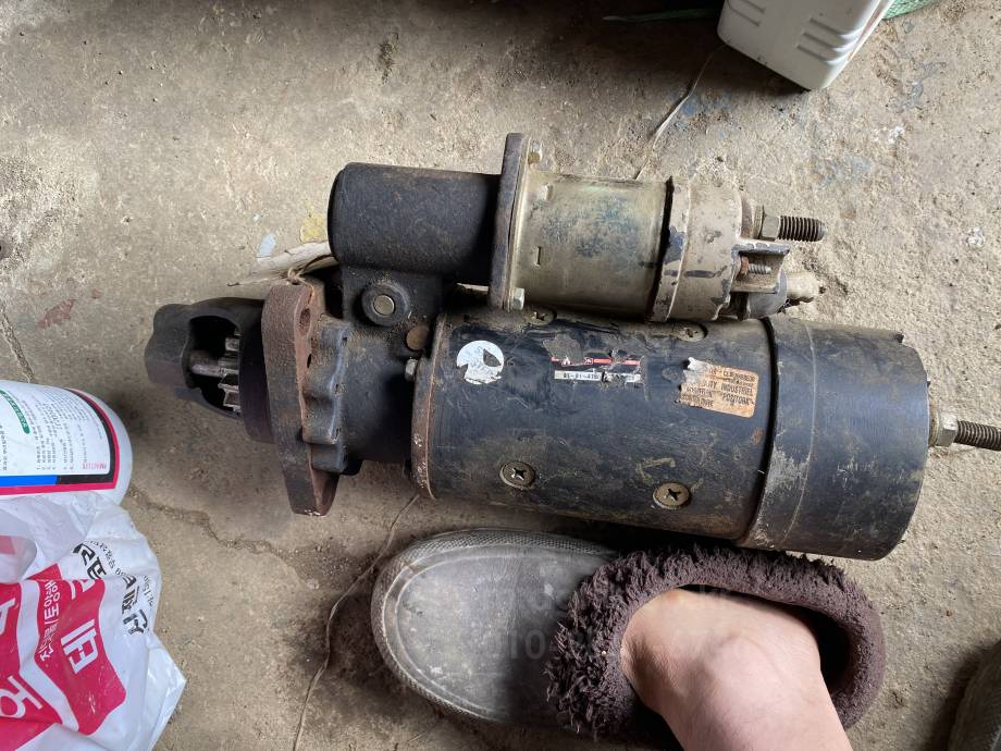  대형 중장비 세루모터  대형 중장비 세루모터 wilson91-01-4159 로추정됩니다 