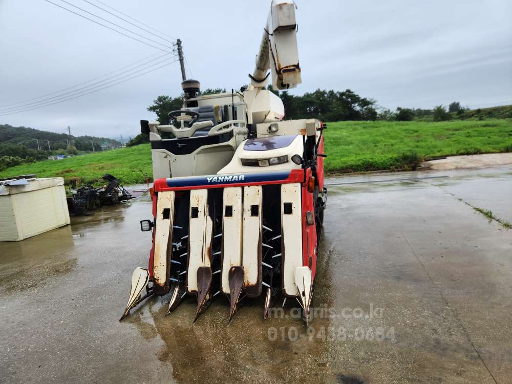 Yanmar Combine Harvester 콤바인 ()