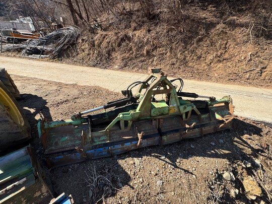 웅진 폴더형 논전용 로타리 로타리 60~90마력용 웅진 폴더형 논전용 로타리