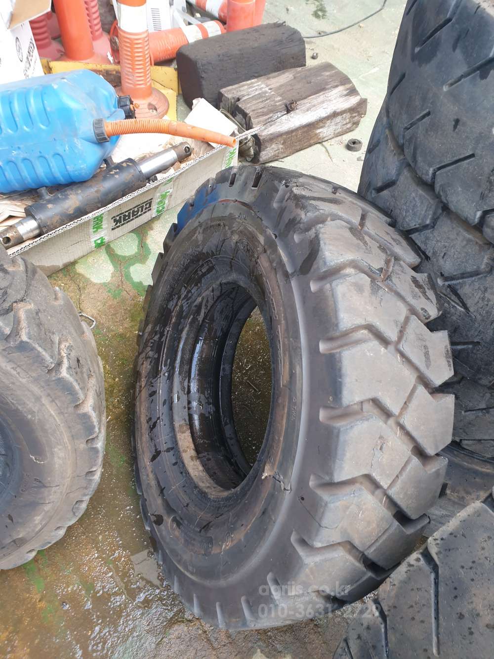  타이어 7.00-12 