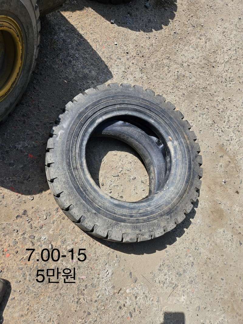  중고 타이어 7.00-15 