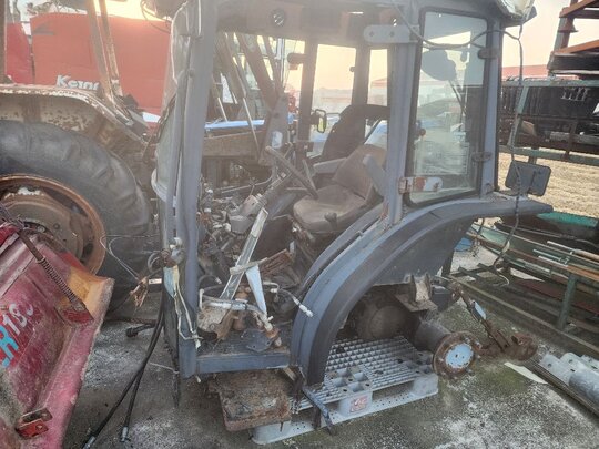 TYM 트랙터 T550 (55마력) 미션 앞차축 앞바퀴