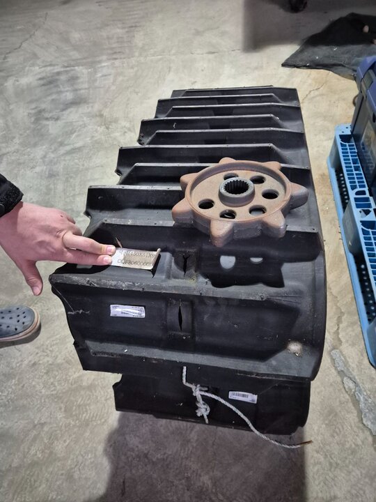 국제 콤바인 DKC685 (4조식) 궤도