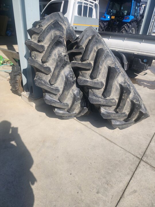    16.9-30타이어 사진1