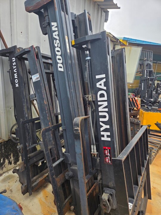 두산 2.5톤 지게차 마스트 3단 5560 마스트