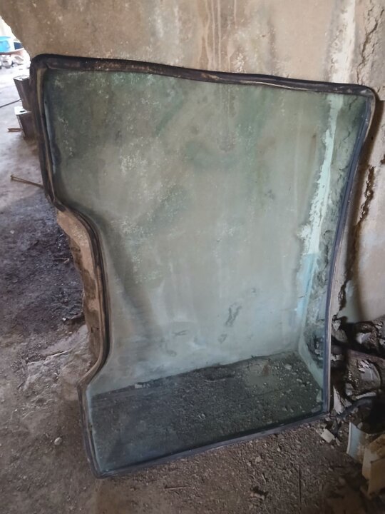 TYM 트랙터 T550 (55마력) 외쪽문짝 유리,뒷쪽유리,,옆유리
