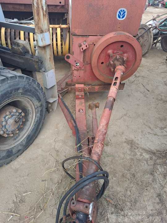 뉴홀랜드 사각베일러 565 사각베일러 앞좌측면