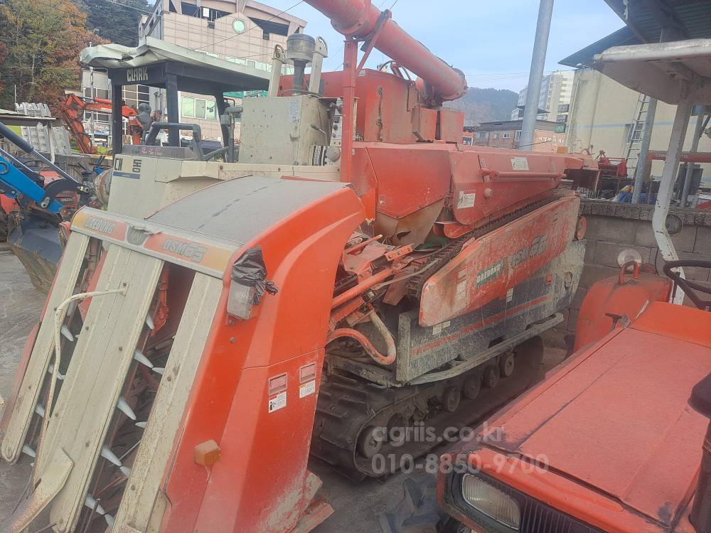 Daedong Combine Harvester DSM70G (4Rows) 뒤우측면