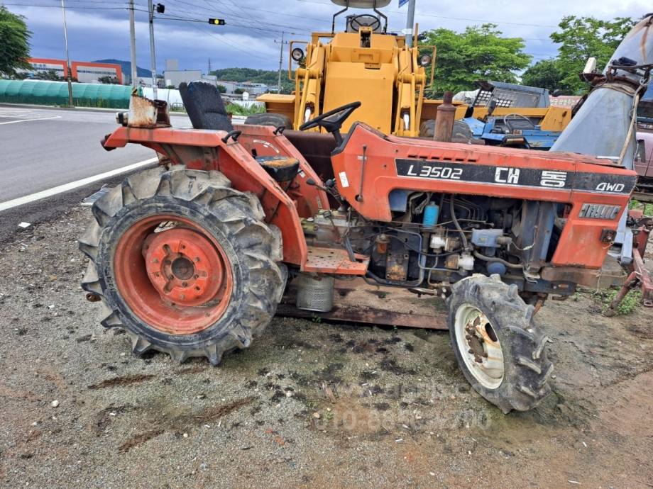 국제 트랙터 F415 (40마력) 뒤우측면