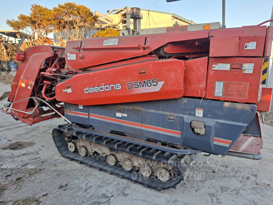 Daedong Combine Harvester DSM70G (4Rows) 뒤우측면