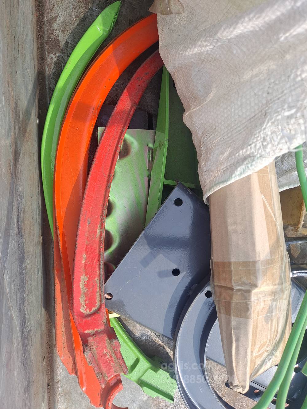 사각베일러 부품팝니다 사각베일러 삼원.뉴홀란드565.갈리아니.아세아 마탄트55 뒤우측면