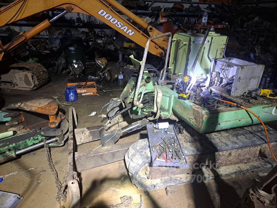 대우02굴착기  굴삭기 대우쏠라50.3톤030 뒤우측면