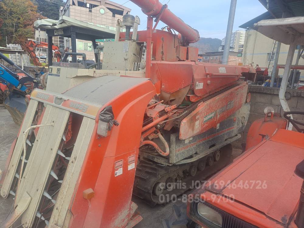 Daedong Combine Harvester DSM55G (4Rows) 뒤우측면