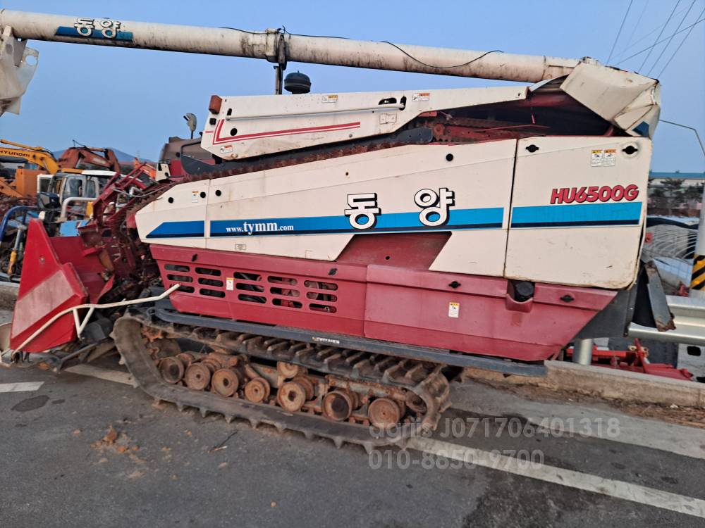 TYM 콤바인 HU6500 (4조식) 뒤우측면