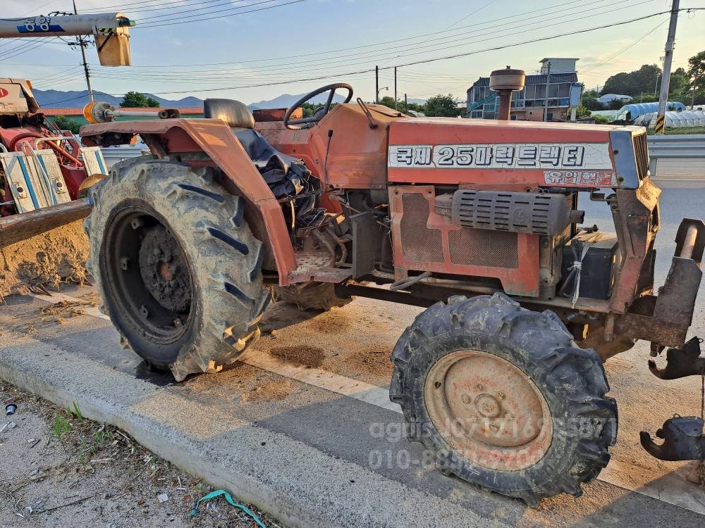Kukje Tractor KT230.25  뒤우측면