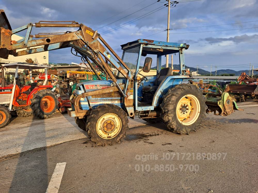 TYM Tractor TA5240 이세키 