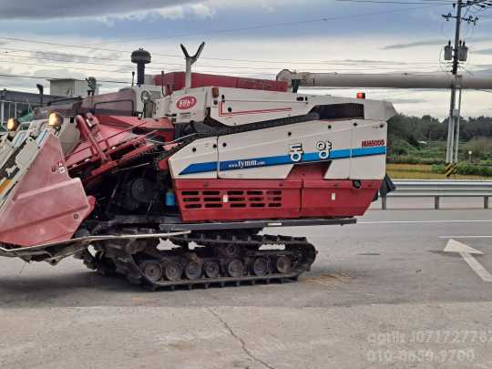 TYM 콤바인 HU6500 (4조식) 앞좌측면