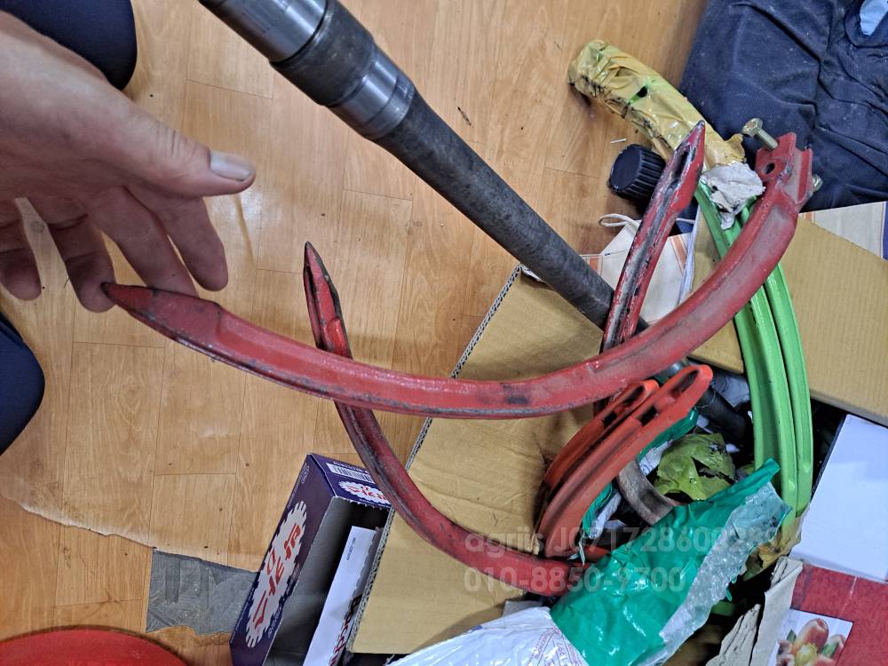 삼원2030 뉴 사각베일러 사각벼짚결속기브품.삼원부품 많음 뒤우측면