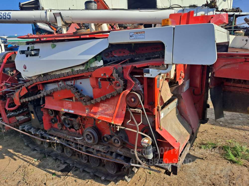 국제 콤바인 DKC685 (4조식) 뒤우측면