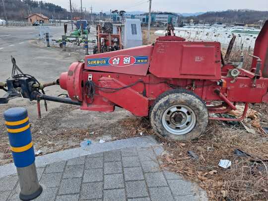 삼원2030 사각베일러 삼원사각벼짚결속기2030.중형 앞좌측면