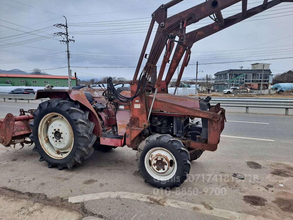 LS 트랙터 금성GT420.42마력 뒤우측면