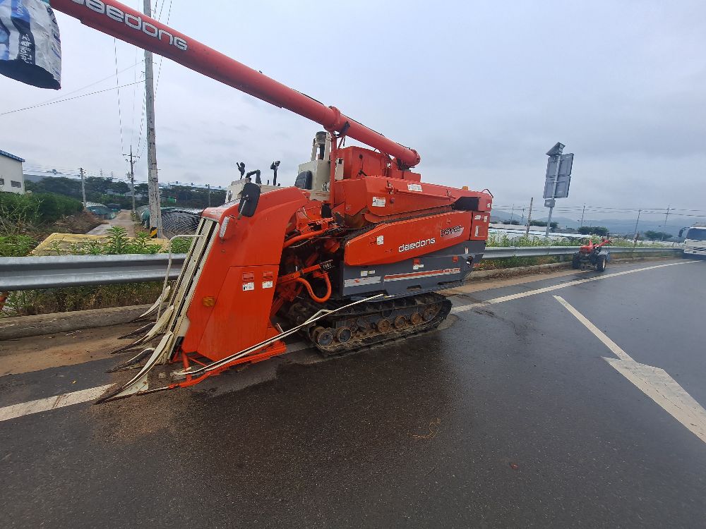 Daedong Combine Harvester DSM65G (4Rows) 앞좌측면