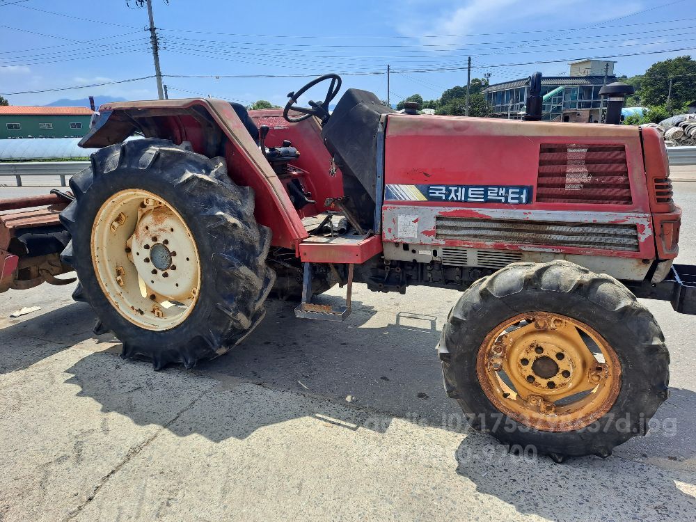 국제 트랙터 F455 (45마력) 뒤우측면