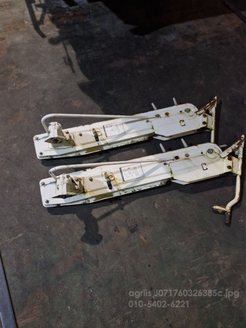  디바이드. 쓰러진 벼 끌어올리는 보조러그 동앙. 국제 .4조 