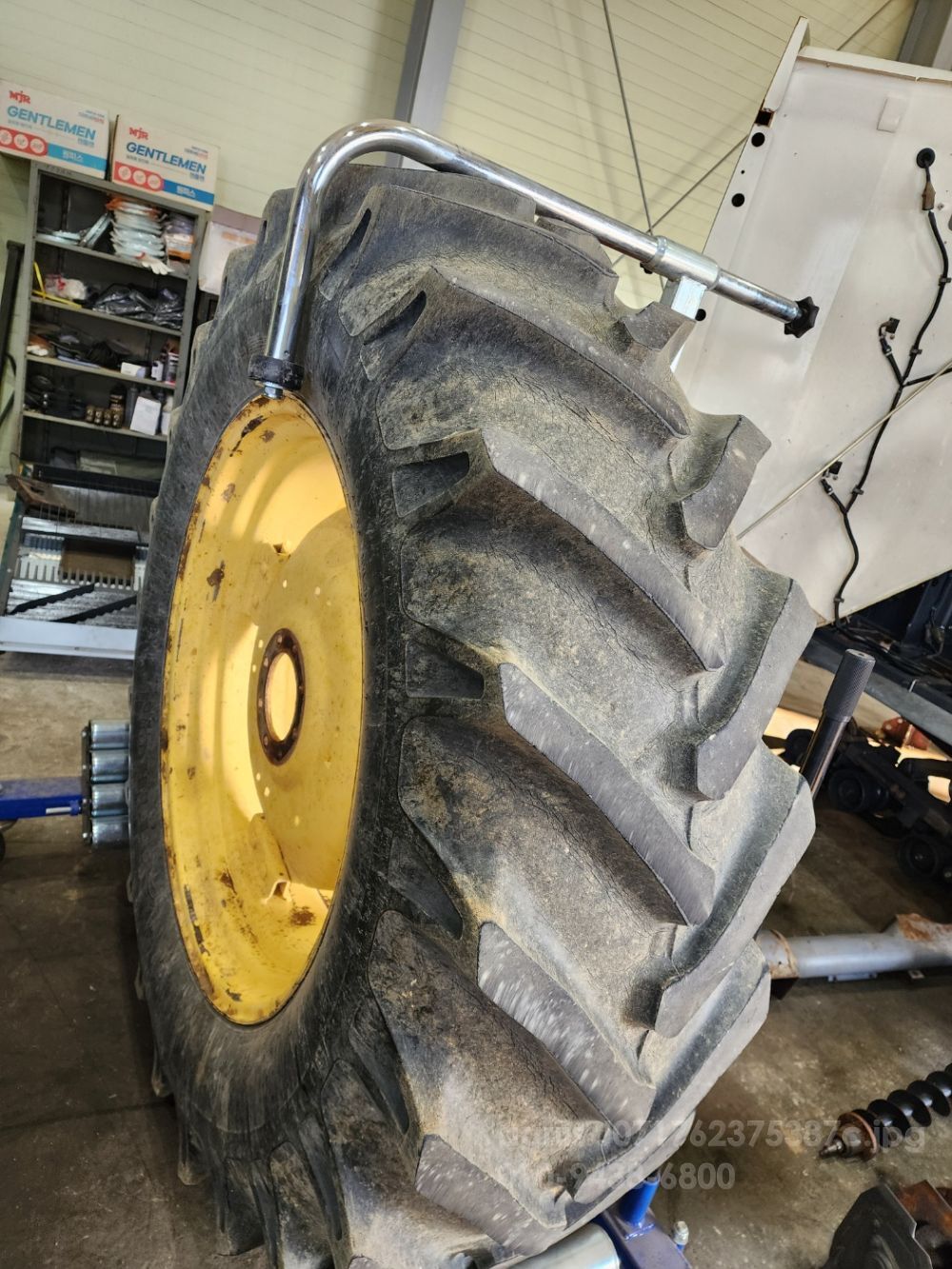  뒷타이어 뒷타이어 