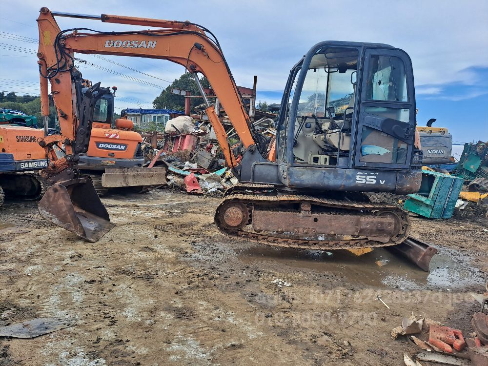  Excavator 굴삭기  뒤우측면