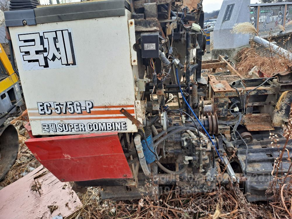 국제 콤바인 KC575G (4조식) 뒤우측면