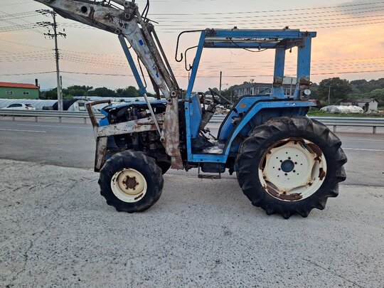 TYM 트랙터 TA4640 (46마력) 전체.부분적으로 사진1