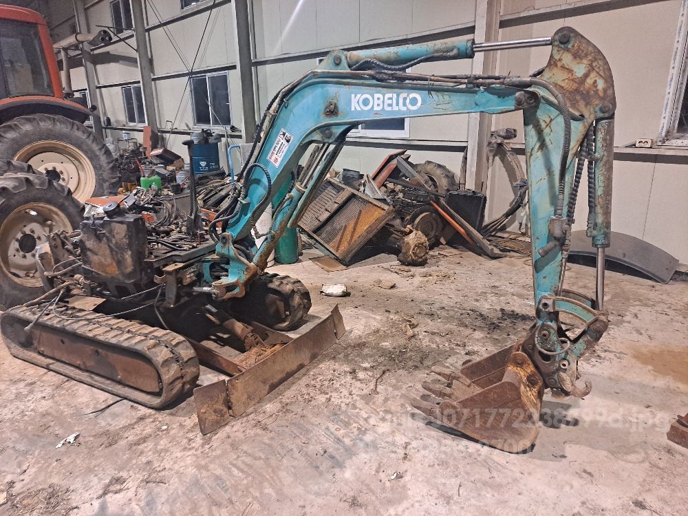  Excavator 굴삭기  뒤우측면