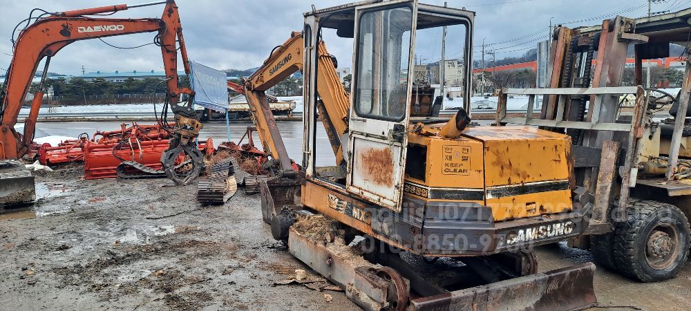  Excavator 미니017코벨코.삼성.대우 02포크레인 관련부품  뒤우측면