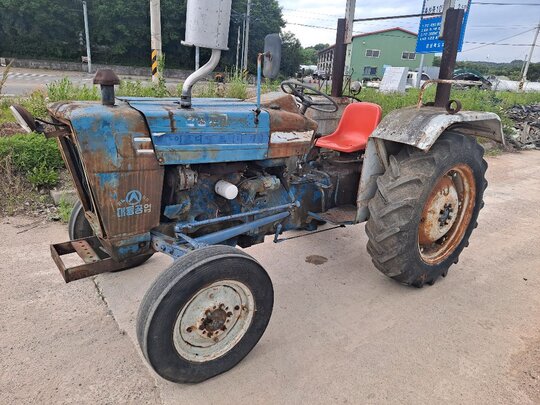 대동 트랙터 포드3900 앞좌측면