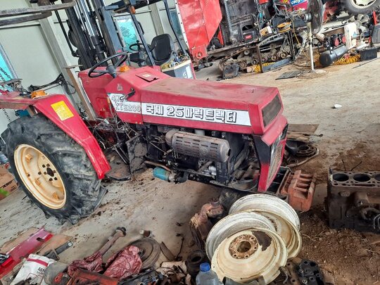 국제 트랙터 KTE230 (25마력) 앞좌측면