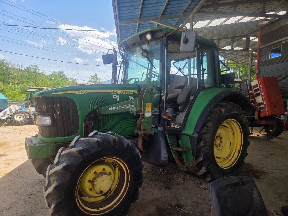 JohnDeere Tractor 6220 (90hp)