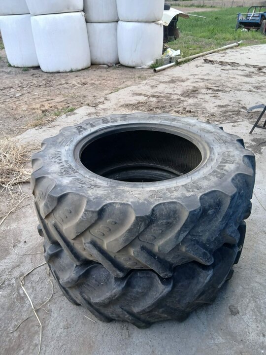  트랙터 타이어 트랙터 타이어  트랙터 앞 Tire 12.4R 24 사진1